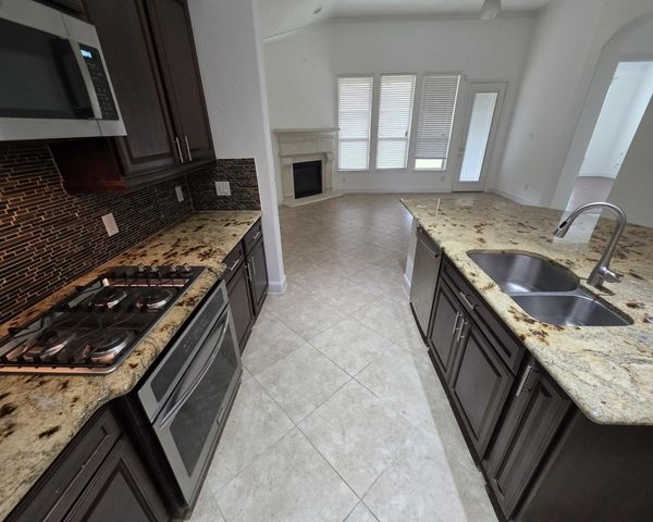 4814 Applewood Crest Lane, Rosharon, TX 77583