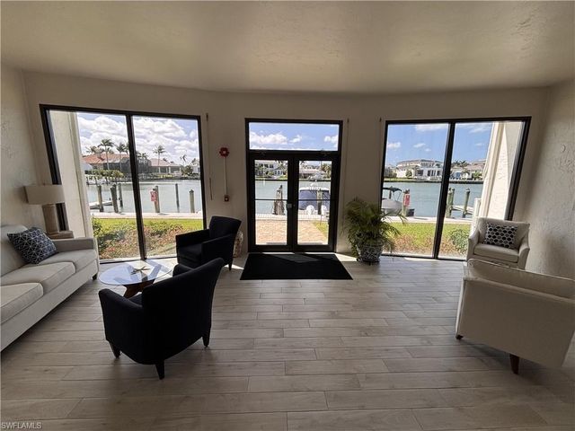 300 Park Shore DR 1B, Naples, FL 34103