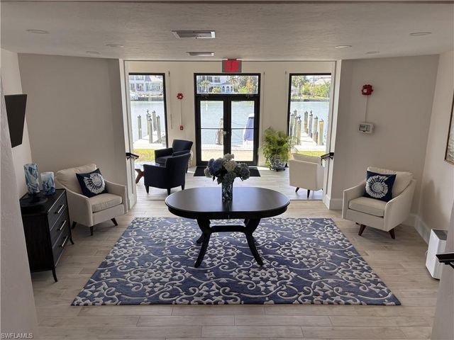 300 Park Shore DR 1B, Naples, FL 34103