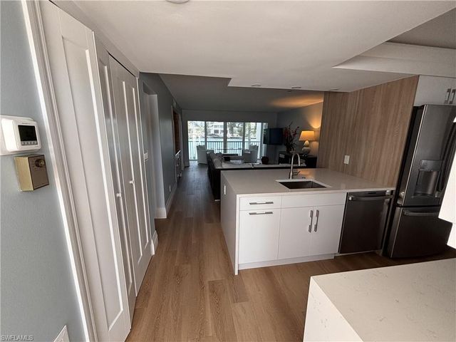 300 Park Shore DR 1B, Naples, FL 34103