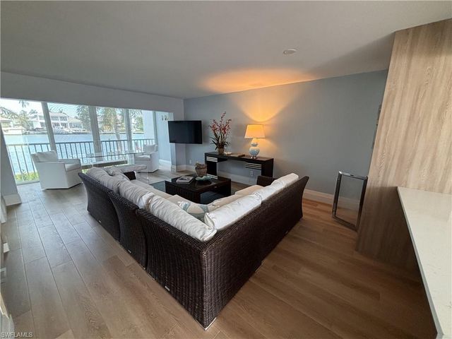 300 Park Shore DR 1B, Naples, FL 34103