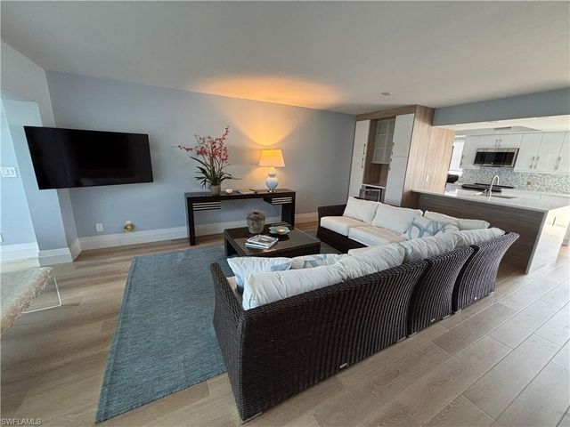 300 Park Shore DR 1B, Naples, FL 34103