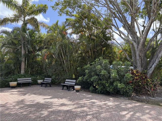 300 Park Shore DR 1B, Naples, FL 34103