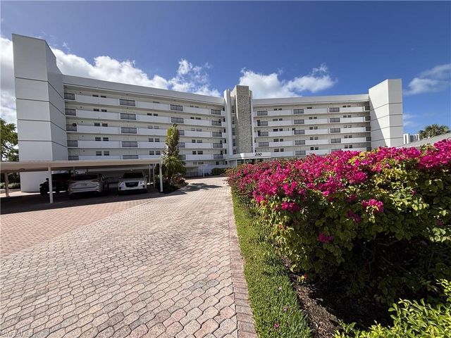 300 Park Shore DR 1B, Naples, FL 34103