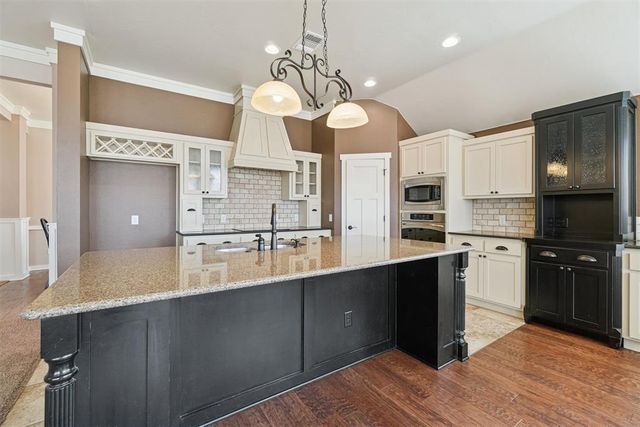 18425 Las Meninas Drive, Edmond, OK 73012