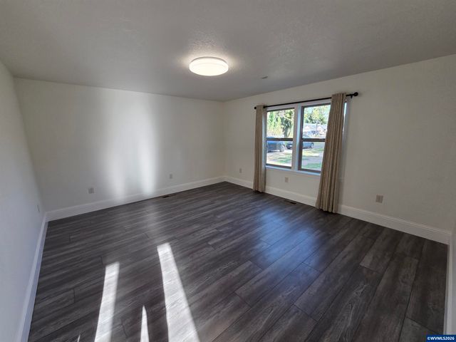 4085 Glenwood Dr SE, Salem, OR 97317