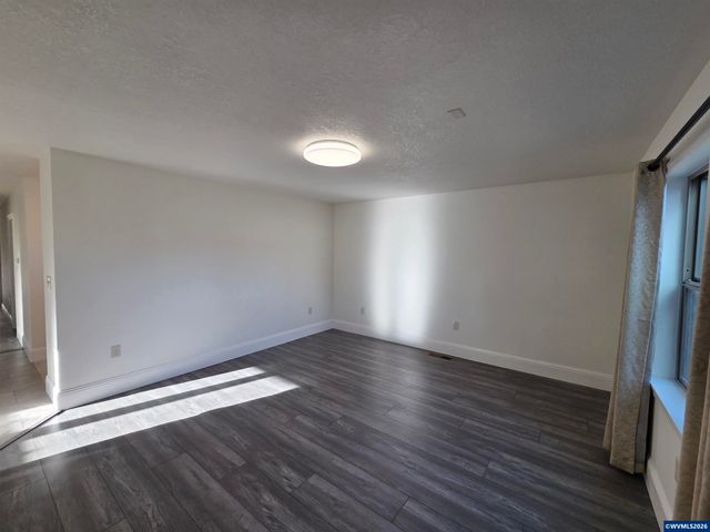 4085 Glenwood Dr SE, Salem, OR 97317