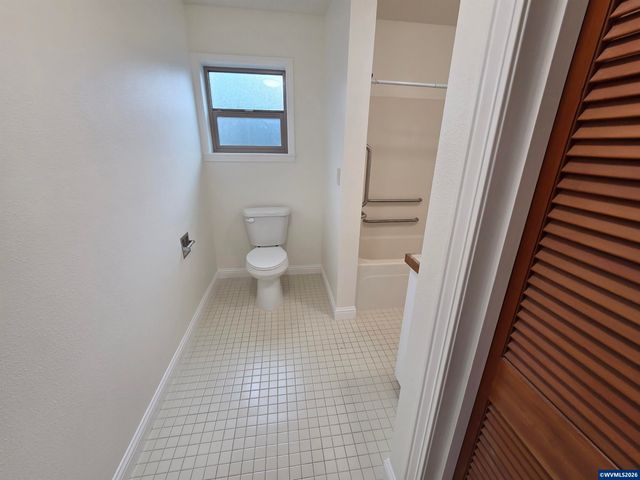 4085 Glenwood Dr SE, Salem, OR 97317