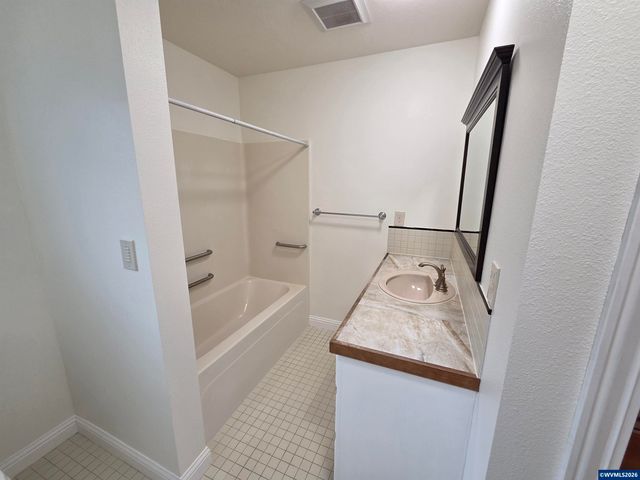 4085 Glenwood Dr SE, Salem, OR 97317