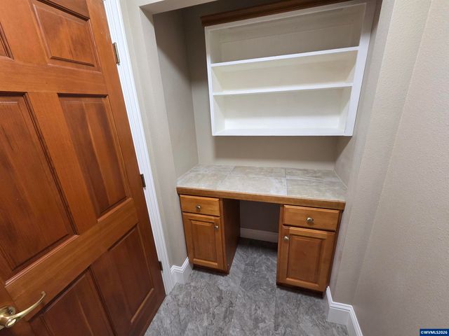 4085 Glenwood Dr SE, Salem, OR 97317