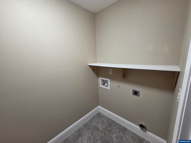 4085 Glenwood Dr SE, Salem, OR 97317