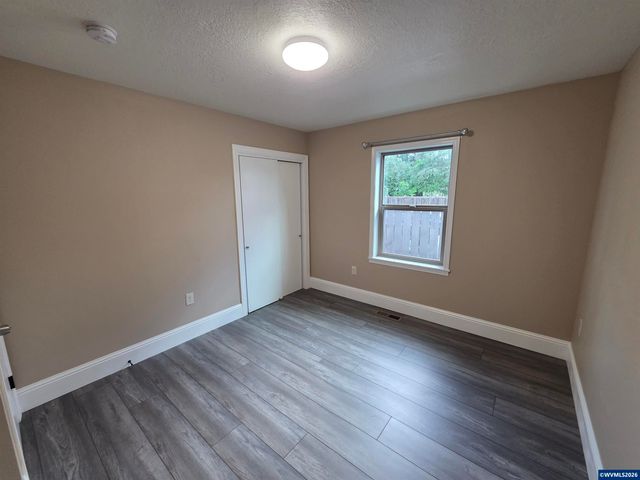 4085 Glenwood Dr SE, Salem, OR 97317
