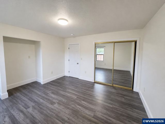 4085 Glenwood Dr SE, Salem, OR 97317