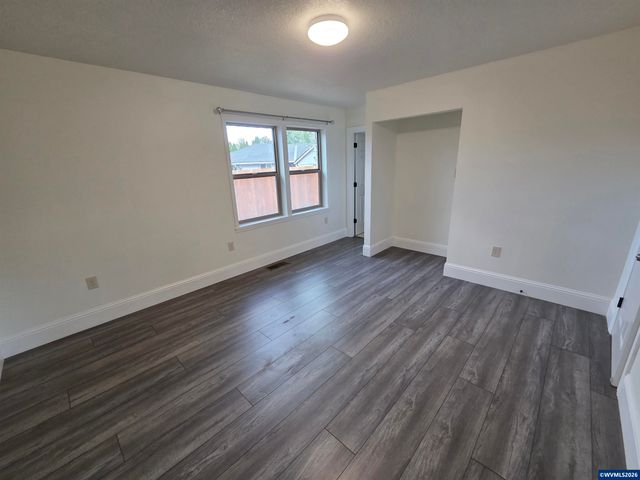4085 Glenwood Dr SE, Salem, OR 97317