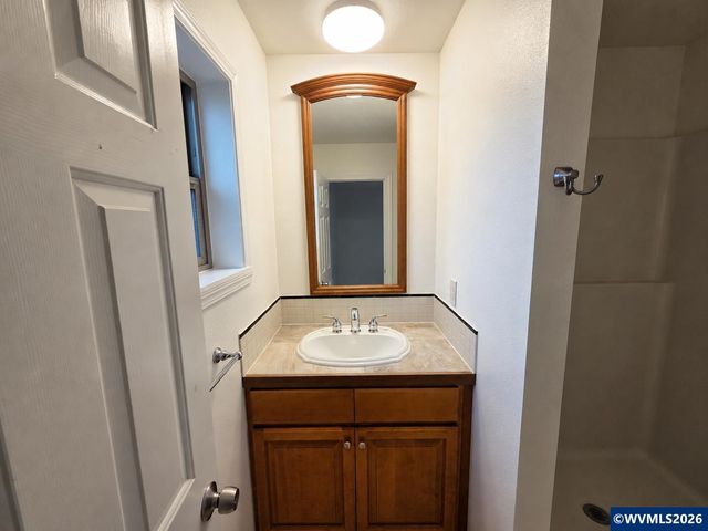 4085 Glenwood Dr SE, Salem, OR 97317
