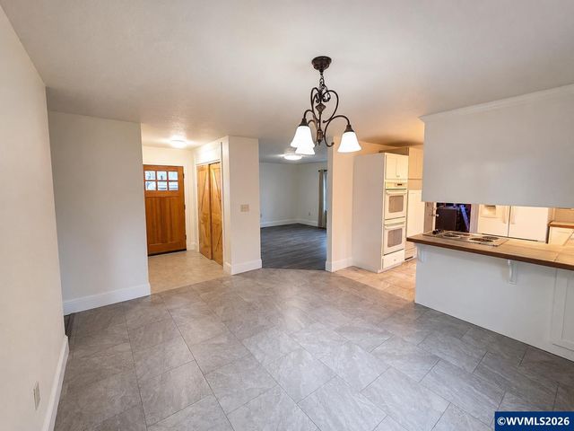 4085 Glenwood Dr SE, Salem, OR 97317