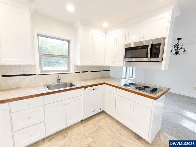 4085 Glenwood Dr SE, Salem, OR 97317