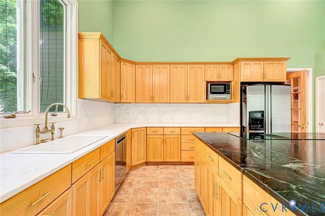 13033 Little Bridge Dr, Doswell, VA 23047