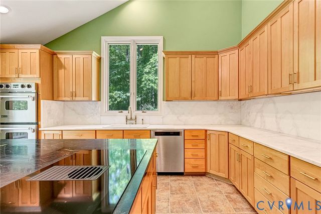 13033 Little Bridge Dr, Doswell, VA 23047