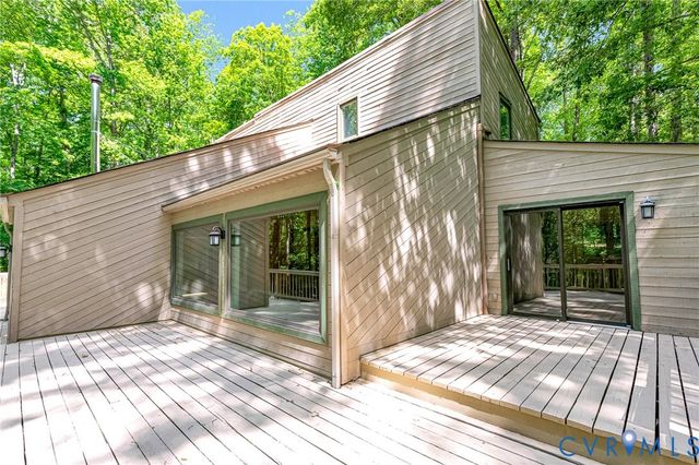 13033 Little Bridge Dr, Doswell, VA 23047