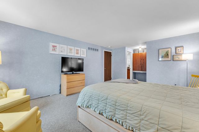 34069 Fairfax Drive, Livonia City, MI 48152