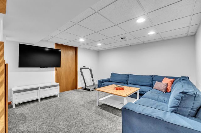 34069 Fairfax Drive, Livonia City, MI 48152