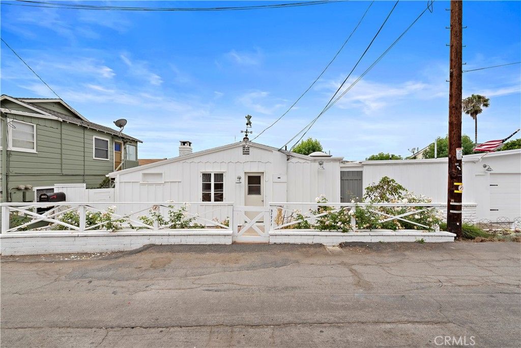 Image 6 of property listing at 31711 Fairview Road, Laguna Beach, CA 92651