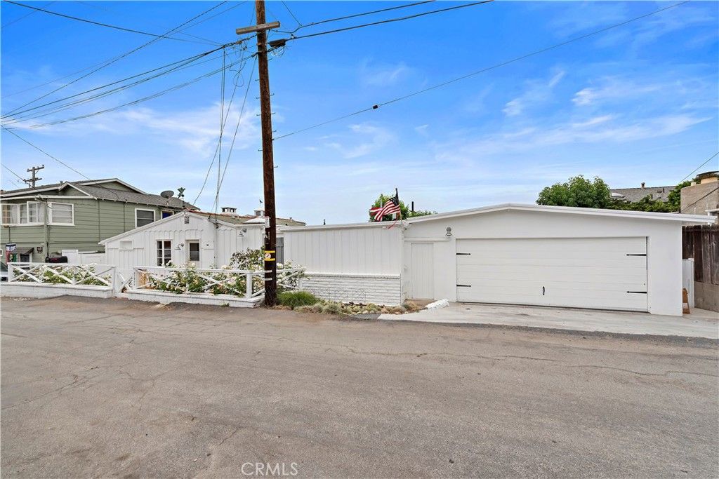 Image 7 of property listing at 31711 Fairview Road, Laguna Beach, CA 92651