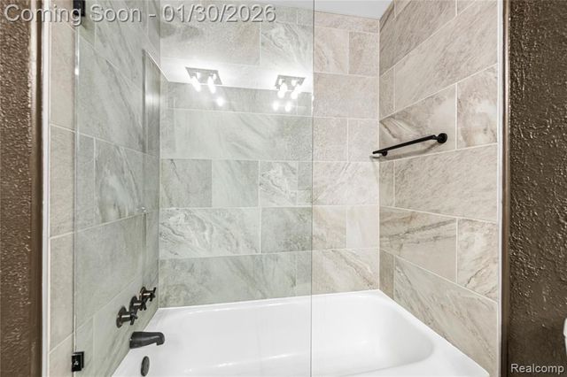 28028 Universal Drive, Warren, MI 48092