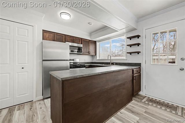 28028 Universal Drive, Warren, MI 48092