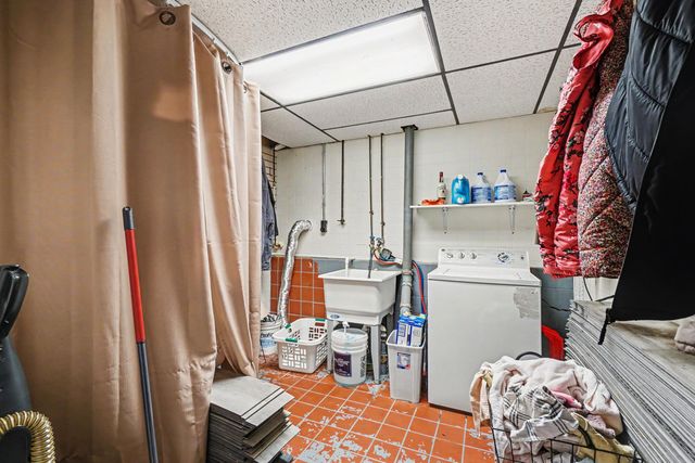 47641 County Road 653, Paw Paw, MI 49079