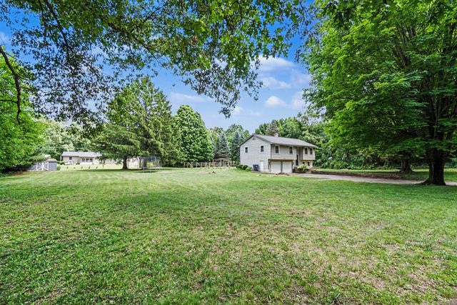 47641 County Road 653, Paw Paw, MI 49079
