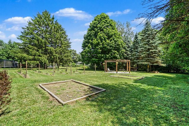 47641 County Road 653, Paw Paw, MI 49079