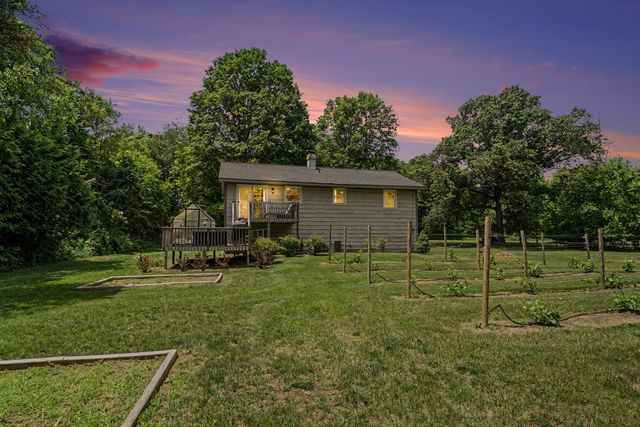 47641 County Road 653, Paw Paw, MI 49079