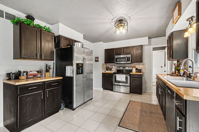 47641 County Road 653, Paw Paw, MI 49079
