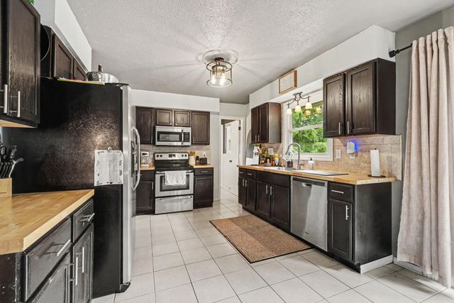 47641 County Road 653, Paw Paw, MI 49079