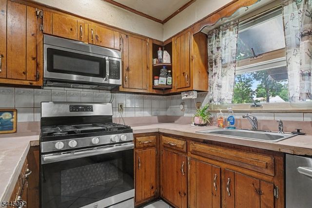 3 Darwin Rd, Franklin Twp., NJ 08873