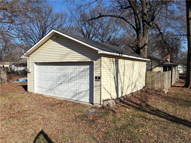 114 S High Street, Arma, KS 66712