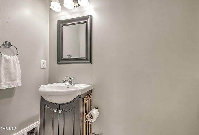 161 West Sevier Avenue, Kingsport, TN 37660