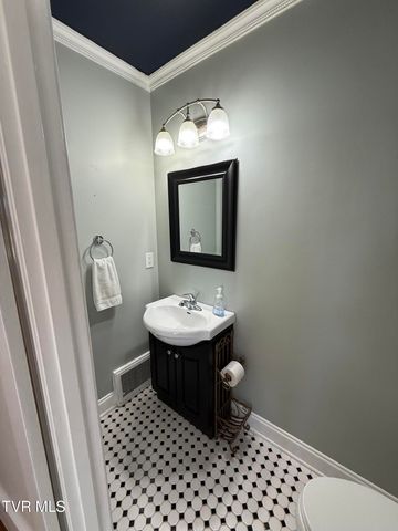 161 West Sevier Avenue, Kingsport, TN 37660