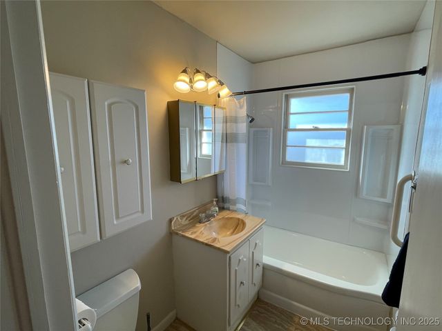 329 S 45th West Avenue, Tulsa, OK 74127