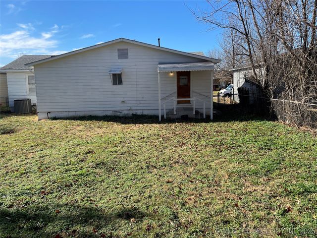 329 S 45th West Avenue, Tulsa, OK 74127