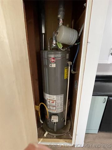 329 S 45th West Avenue, Tulsa, OK 74127