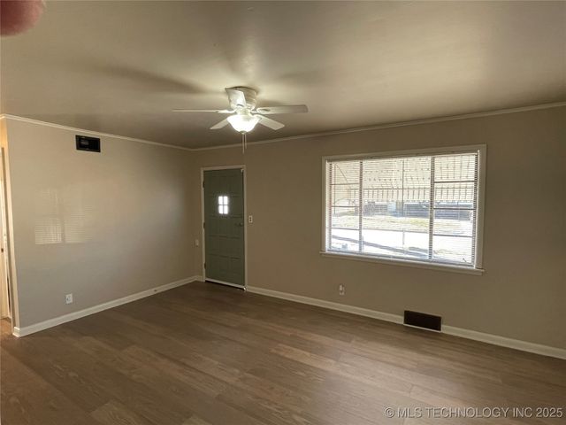 329 S 45th West Avenue, Tulsa, OK 74127