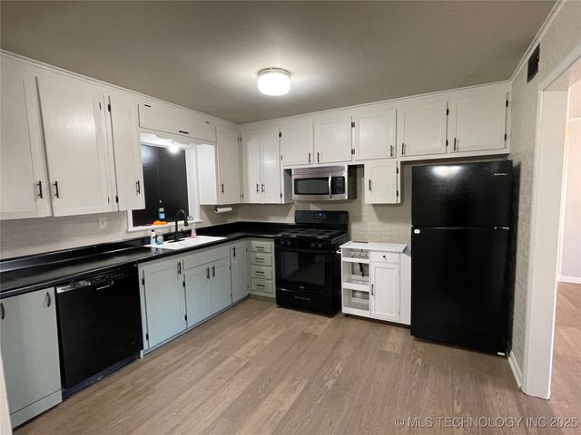 329 S 45th West Avenue, Tulsa, OK 74127