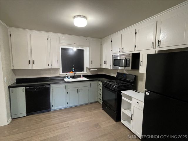 329 S 45th West Avenue, Tulsa, OK 74127