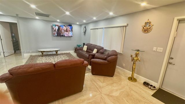 329 SE 3rd St 502S, Hallandale Beach, FL 33009