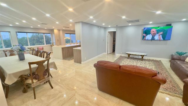 329 SE 3rd St 502S, Hallandale Beach, FL 33009