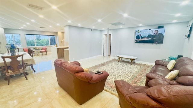 329 SE 3rd St 502S, Hallandale Beach, FL 33009