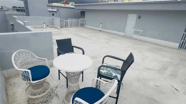 329 SE 3rd St 502S, Hallandale Beach, FL 33009